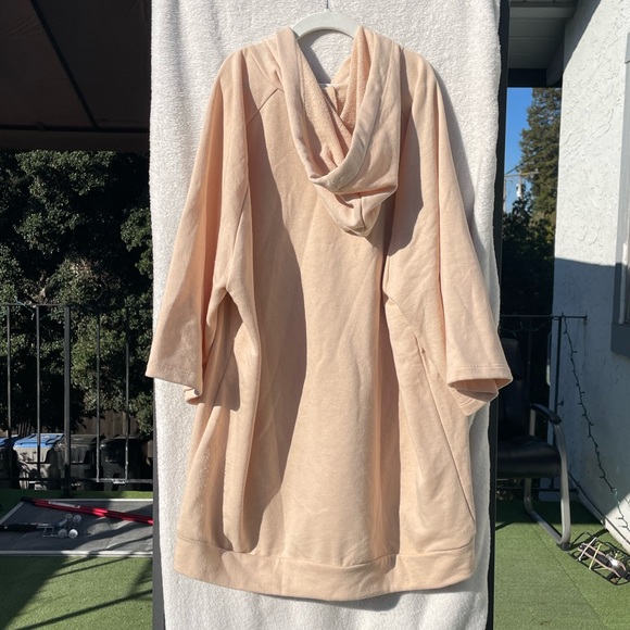 Forever 21 Cream Oversized Sweatshirt - Picture 6 of 8